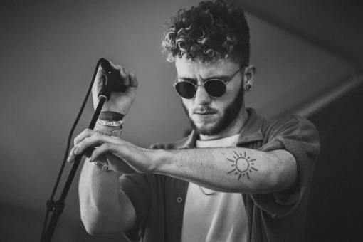 Mullally-She-Dont-Know-Me-Meeting-of-the-Day